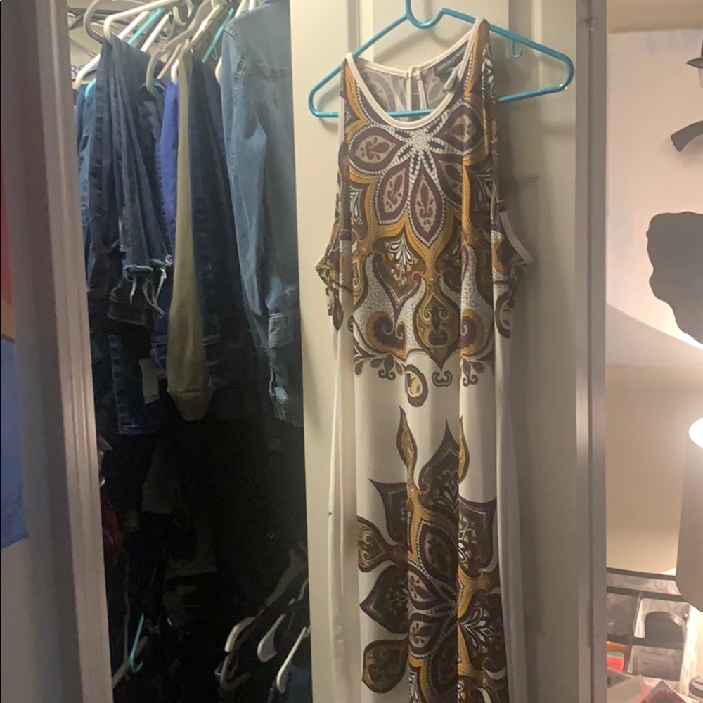 A pattern maxi dress